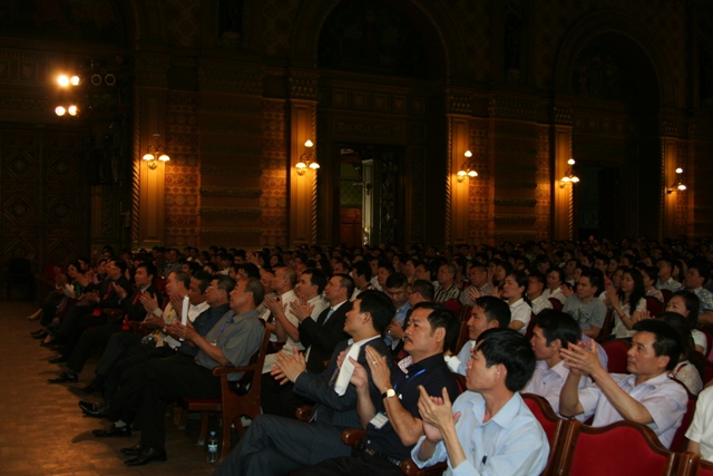 Năm 2013 vẫn còn nhiều biến động và thách thức đối với cộng đồng người Việt
