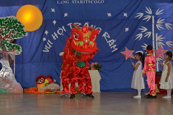 Một Tết Trung thu vui tưng bừng và đặc sắc, Một ngày hội Làng đầm ấm và hân hoan của Làng Staritskogo