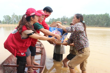 Hãy quyên góp ủng hộ đồng bào Miền Trung bị thiệt hại nặng nề do bão lụt
