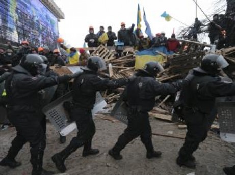 Kiev trấn áp người biểu tình, Mỹ đe dọa trừng phạt Ukraina