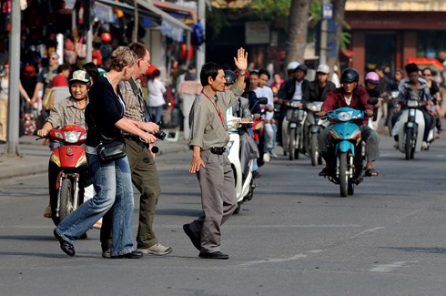 Đối thoại với cử tri về thực trạng người nước ngoài tại Hà Nội