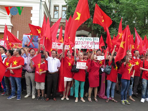 Người Việt tại LB Nga mít tinh phản đối Trung Quốc đặt giàn khoan trái phép