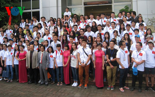Đoàn thanh niên kiều bào tham dự Trại hè Việt Nam 2014