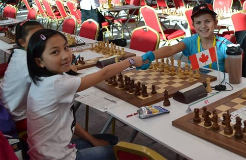 Bé gái gốc Việt giành giải ba cờ vua tại Đức