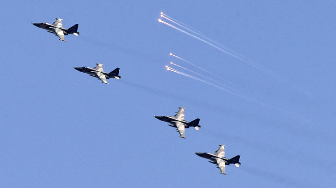Nga điều 100 máy bay tập trận rầm rộ gần biên giới Ukraine
