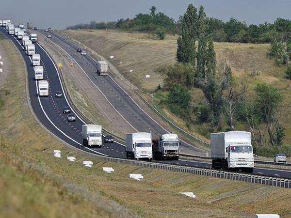 Ukraine bắt đầu kiểm tra đoàn xe chở hàng viện trợ của Nga