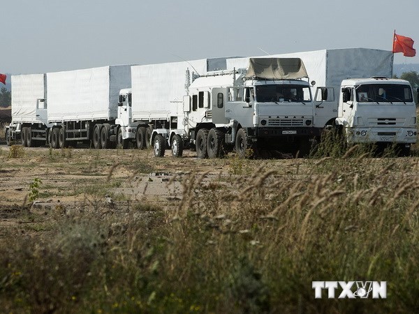 Xe cứu trợ đầu tiên đã vượt qua biên giới vào lãnh thổ Ukraine
