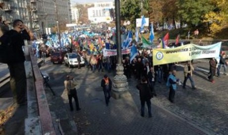 Các thành viên công đoàn không đồng ý với chương trình của thủ tướng Yashenhuk và họ đe dọa biểu tình phản đối