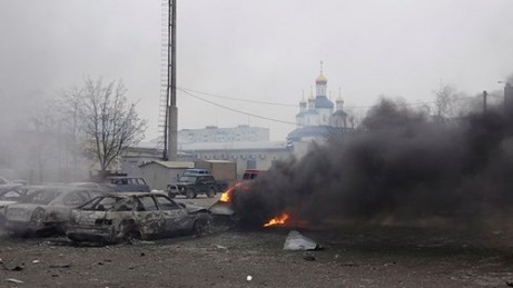 Địa ngục tại Mariupol: 30 người chết, 93 người bị thương do pháo kích