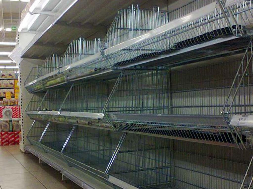 Donetsk trên bờ vực của nạn đói: Bánh mỳ xám, các loại thực phẩm không còn để bán tại các cửa hàng.