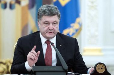 Tổng thống Poroshenko miễn thuế đối với việc cung cấp vũ khí từ Mỹ.