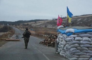 Lực lượng biên phòng Ukraine bắt giữ 19 xe tải chở hàng thực phẩm lậu đến Donbass