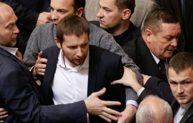 Đại biểu quốc hội Ukraine Parasuk kêu gọi tiêu diệt Tỷ phú Akhmetov