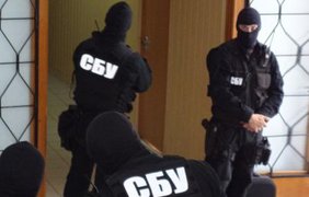 Các nhân viên an ninh Ukraine lục soát văn phòng của các lãnh đạo Bộ nội vụ