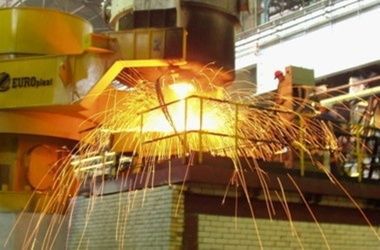 Các ngành sản xuất công nghiệp Ukraine tiếp tục lao dốc mạnh