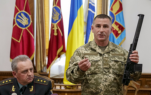 Hai người bị bắt ở Ukraine thừa nhận là quân nhân Nga
