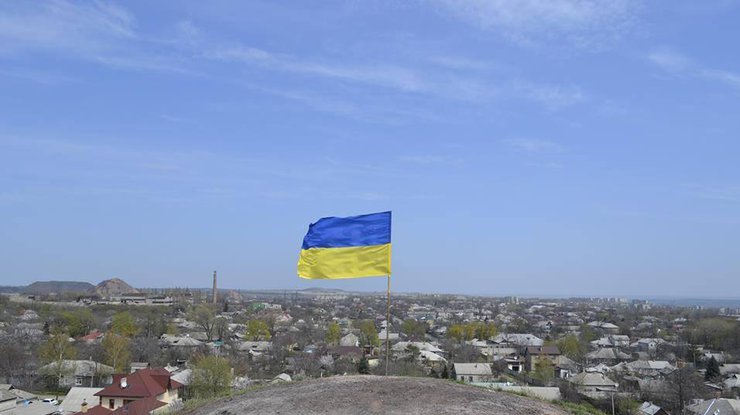 Quốc kỳ Ukraine được treo tại Lugansk