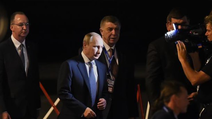 Mỹ cảnh cáo Putin về sự cô lập