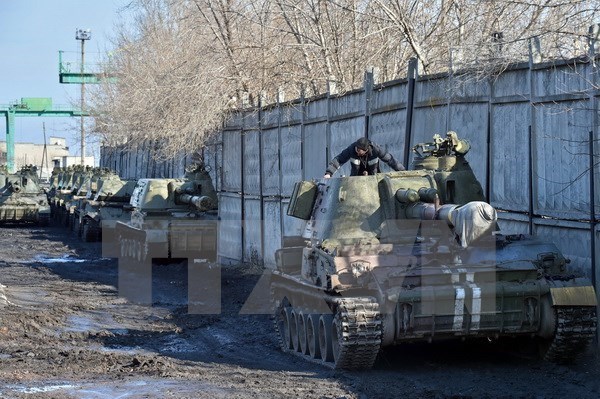 DPR: Ukraine tập trung hàng nghìn vũ khí hạng nặng ở Donbass