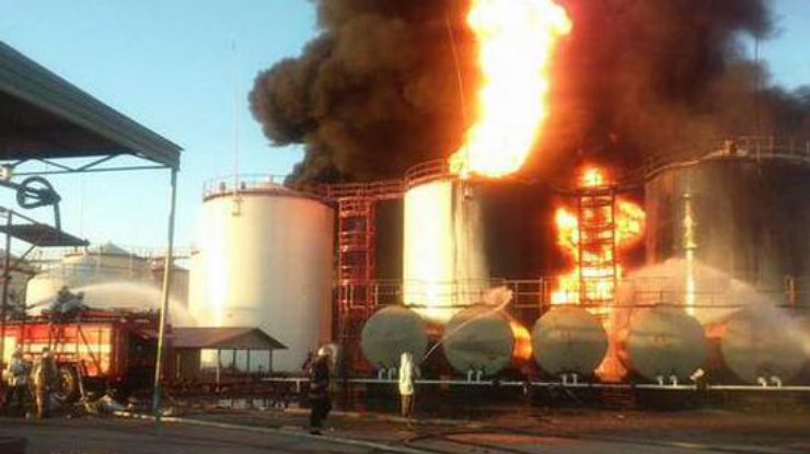 Hỏa hoạn tại trạm dầu gần Kiev, ngọn lửa bao trùm 8 bể chứa nhiên liệu