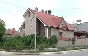 Nhà ở của tỉnh trưởng Kherson bị ném bom