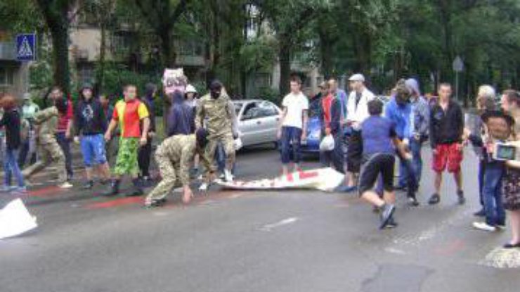Tại Odessa Antimaidan ẩu đả với những người bịt mặt vì Saakasvili