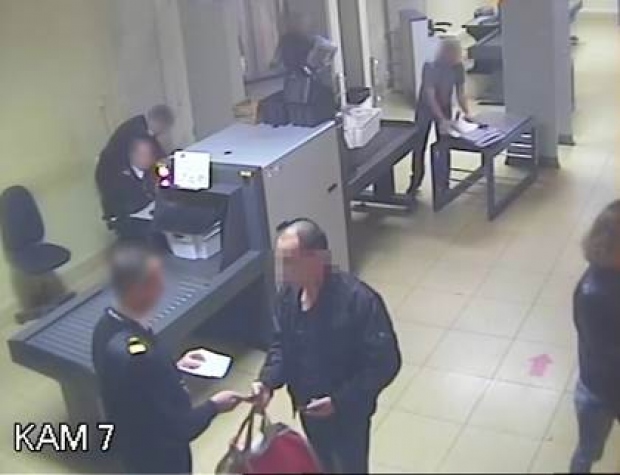 Phá đường dây buôn lậu hổ phách tại sân bay Odessa