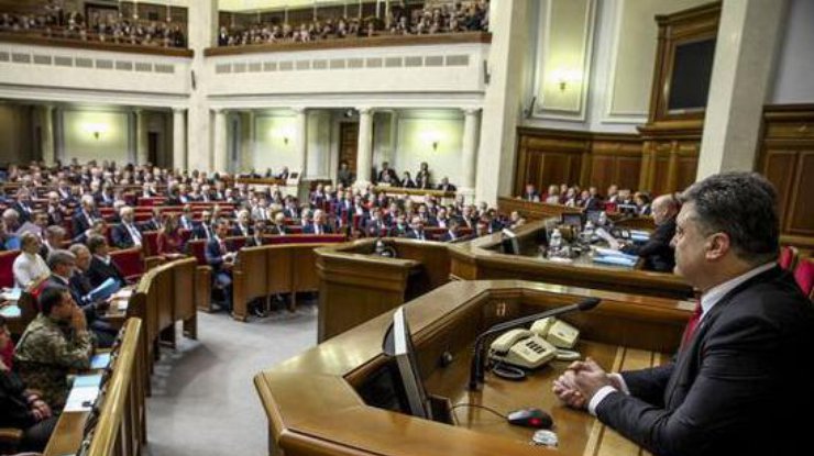 Tổng thống Porosenki buộc tội các đảng phái chính trị trong liên minh quốc hội chống lại phân cấp chính quyền