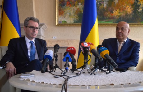 Đại sứ Mỹ tại Ukraine Paiet nêu quan điểm chính thức của Hoa kỳ về sự kiện xảy ra tại Zakarpate