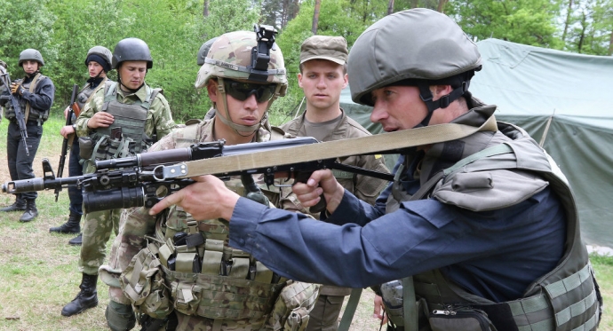Ba nước lập quân đội chung tham chiến ở miền Đông Ukraine