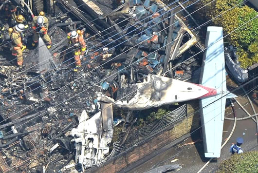 Máy bay đâm xuống Tokyo, 3 người chết