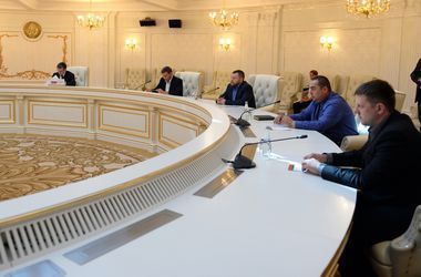Cuộc họp của Nhóm tiếp xúc tại Minsk dần chuyển sang đối thoại với các đại diện của DHP và LHP