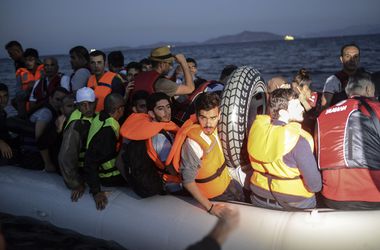 Con số kỷ lục: Hơn 100 ngàn người nhập cư bất hợp pháp tấn công vào châu Âu chỉ trong vòng 1 tháng