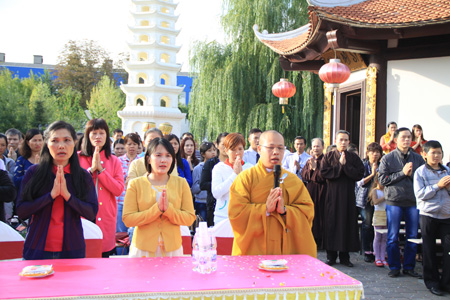 Hình ảnh Đại lễ Vu Lan Phật lịch 2559 - Dương lịch 2015 tại chùa Trúc Lâm Kharkov