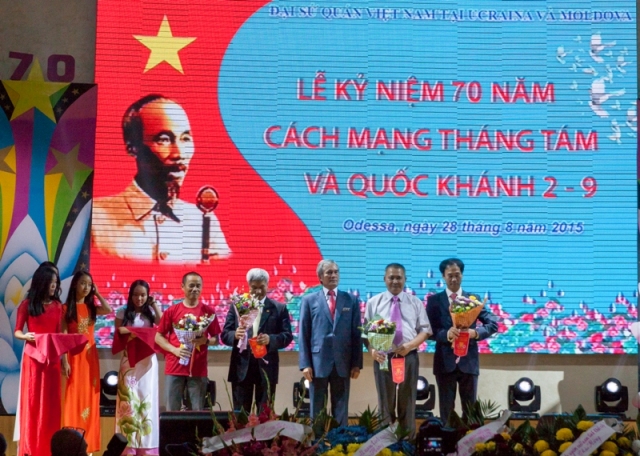Đại sứ quán và cộng đồng người Việt tại Ucraina tổ chức mít-tinh kỷ niệm 70 năm Quốc khánh nước nhà
