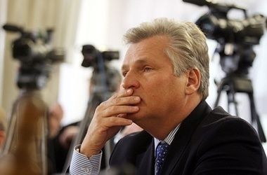 Cựu Tổng thống Balan Kvasnhevski ủng hộ việc phân cấp chính quyền tại Ukraine