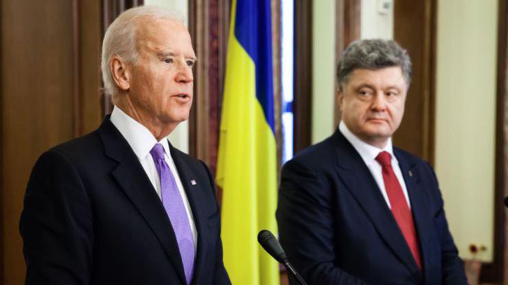 Phó Tổng thống Mỹ Baiden cứng rắn cảnh báo Poroshenko và Yashenhuk