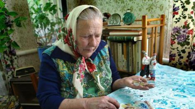 Thủ tướng Ukraine Yashenhuk hứa trả lương và lương hưu cao từ ngày 4/10/2015
