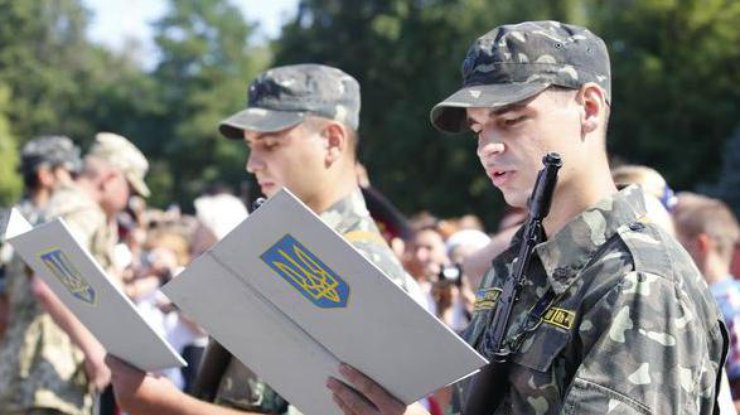 Binh lính Ukraine mới nhập ngũ tại doanh trại Uzgorod đào ngũ hàng loạt