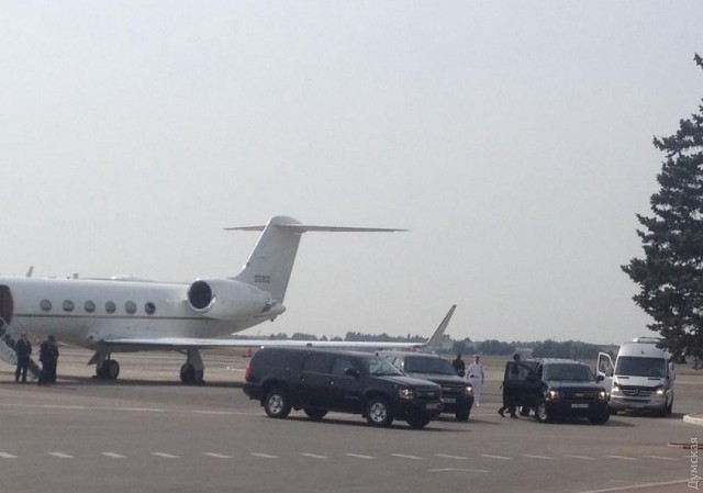 Thượng nghị sĩ Mỹ Mccain tới Odessa bằng máy bay quân sự