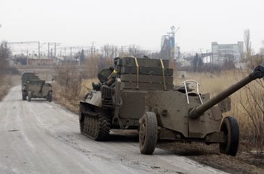 Tại Minsk đã ký thỏa thuận rút các loại vũ khí có đường kính nhỏ hơn 100 mm ra khỏi đường tiếp xúc