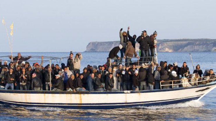 Liên hợp quốc cho phép tàu quân sự bắt các tàu chở lậu người tỵ nạn