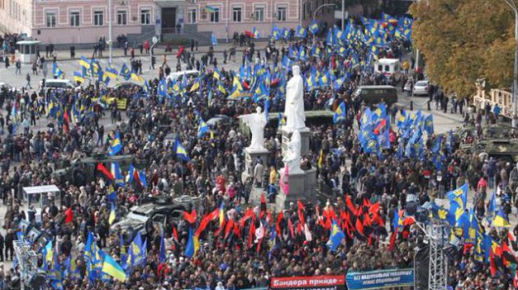 Tại thủ đôKiev, Pravoi Sektor và Svoboda tổ chức: Cuộc tuần hành của những anh hùng
