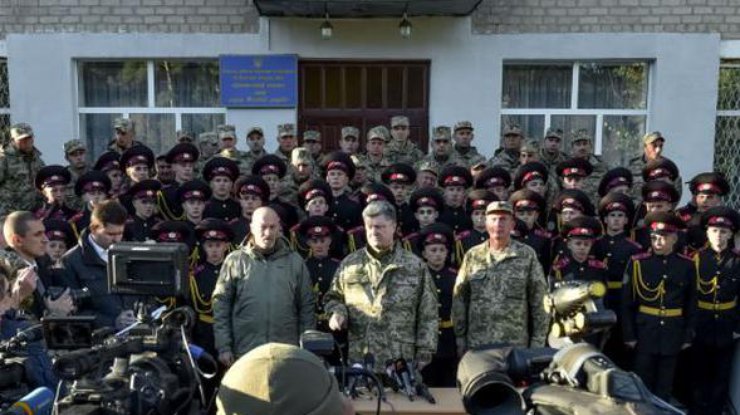 Poroshenko: Ukraine không cần tới quân đội nước ngoài