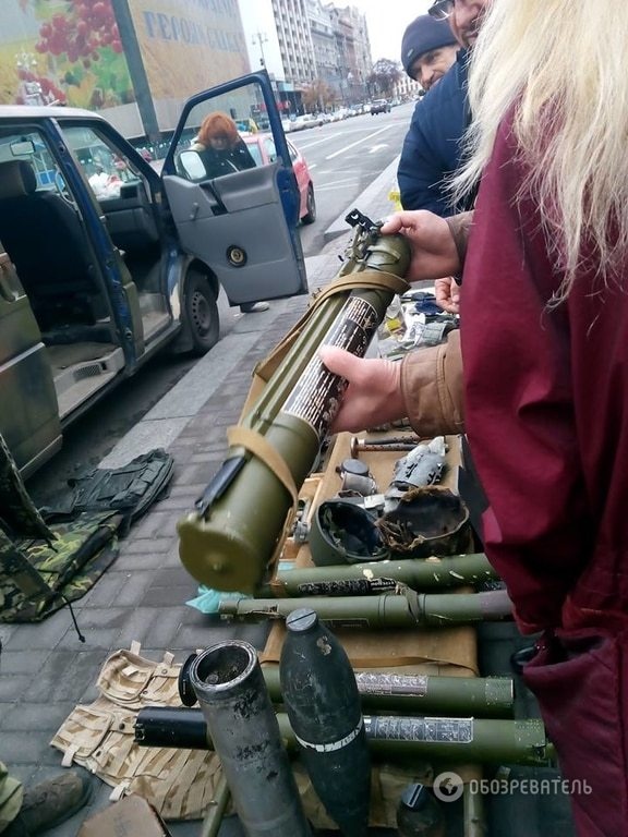 “Pravoi Sektor “ chở mìn, súng phóng hỏa, súng tự động tới Quảng trường Maidan