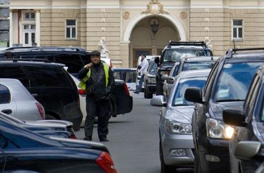 Tại Odessa sẽ cẩu hàng loạt các xe đỗ không đúng quy định về bãi phạt