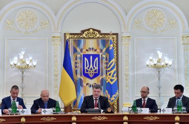 Ngân sách Ukraine năm 2016 dự chi cho quốc phòng và an ninh không dưới 100 tỷ grivna
