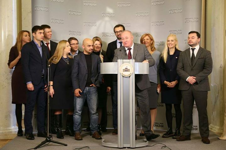 Bê bối trong đảng Porosenko: Những vấn đề tạm thời hay nguy cơ thực sự giải tán quốc hội