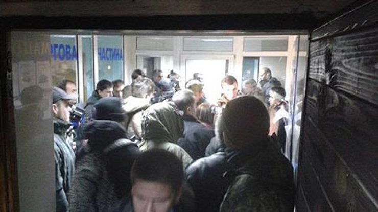 Các binh sĩ ATO tấn công công an quận Podolski Kiev