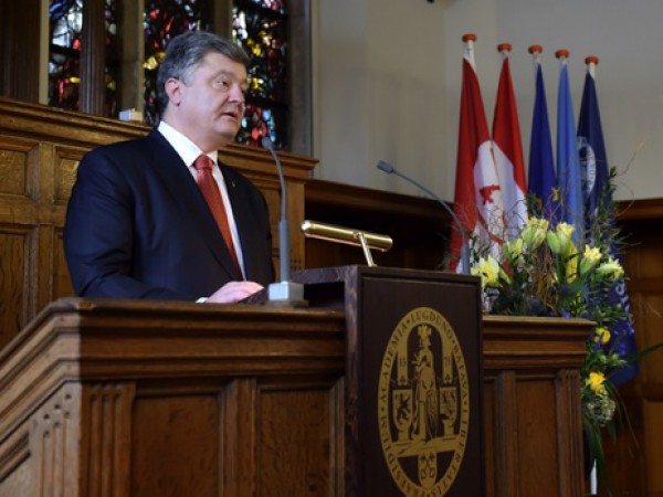 Tổng thống Ukraine Porosenko gọi những người châu Âu kêu mệt mỏi vì Ukraine là những người hèn nhát